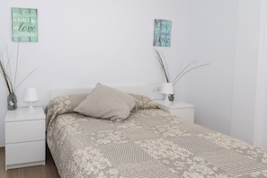 2 slaapkamers, een strijkplank/strijkijzer, wifi, beddengoed