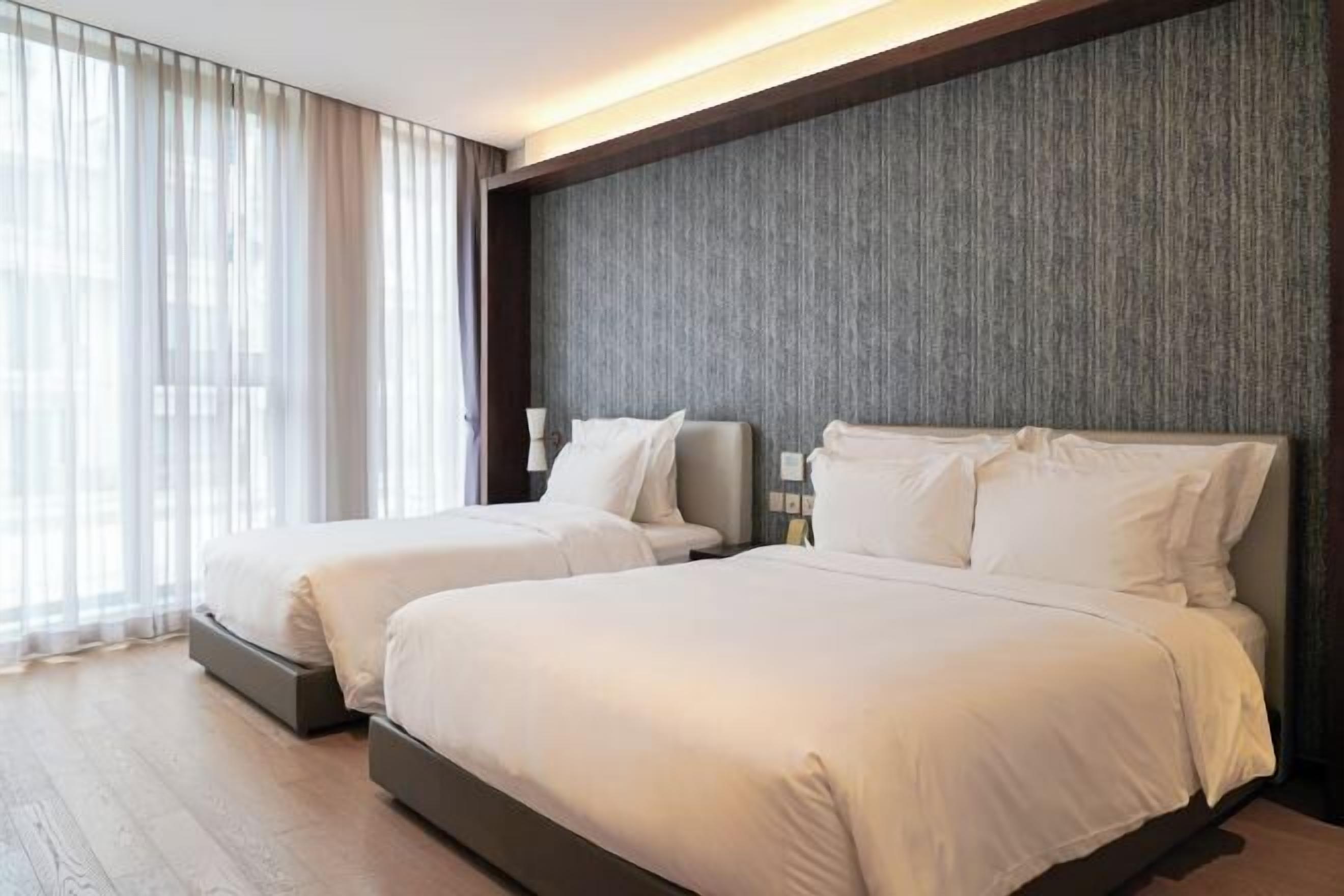 Ropa de cama de alta calidad y colchones con acolchado adicional