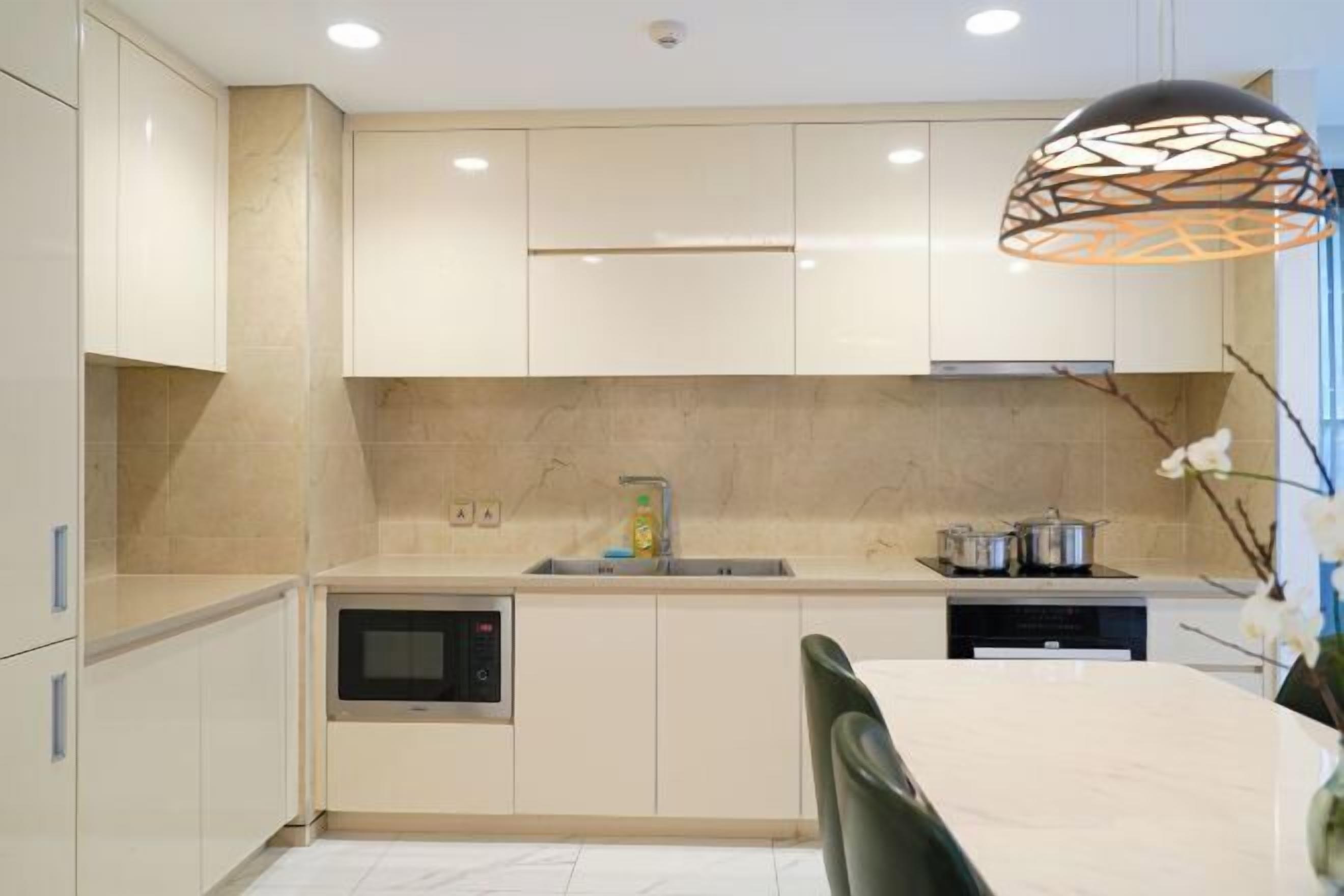 Private kitchen | Fridge, microwave, oven, stovetop