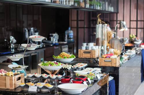 Free daily buffet breakfast