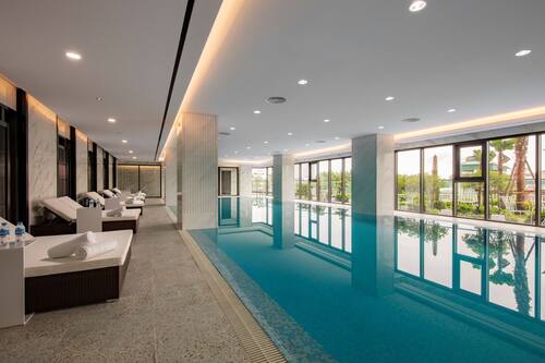 2 piscines couvertes