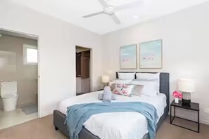 1 habitación, tabla de planchar con plancha, wifi gratis y ropa de cama