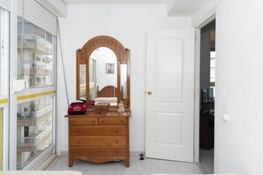 3 bedrooms, iron/ironing board, bed sheets