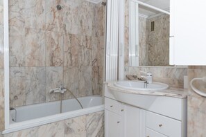 Bathtub