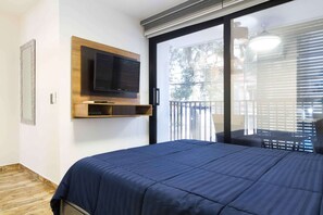 2 bedrooms, desk, iron/ironing board, WiFi