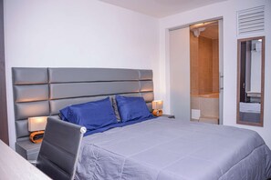 2 bedrooms, desk, iron/ironing board, WiFi