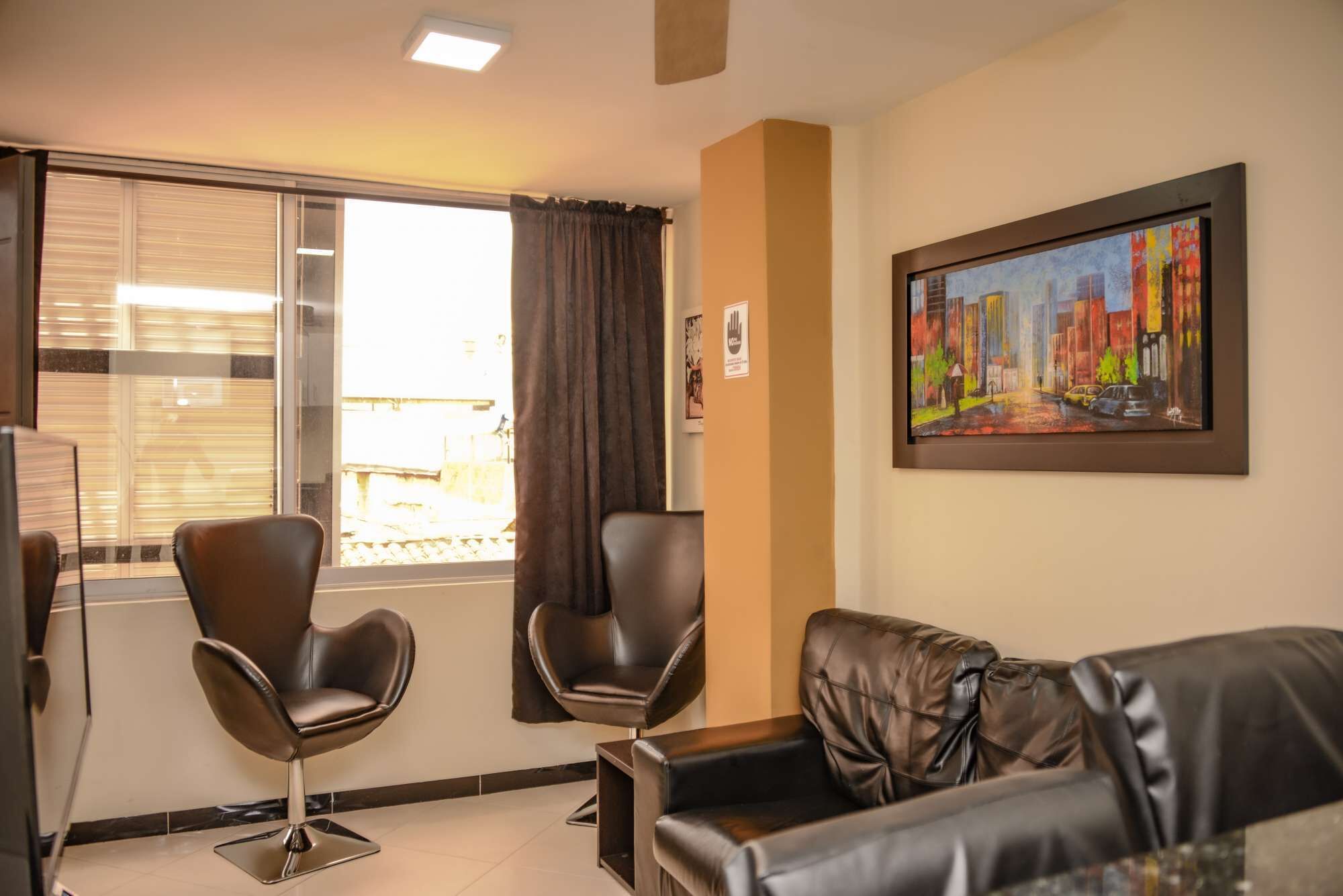 4 bedroom Combo 2 hot tubs AC security lleras