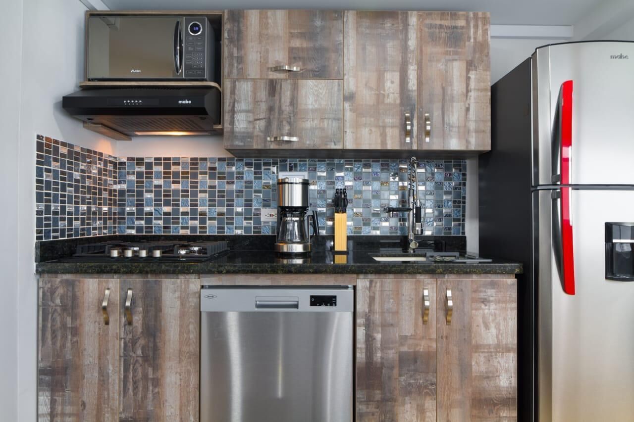 Fridge, microwave, stovetop, dishwasher