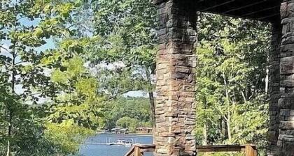 Waterfront house, Minutes to Auburn, Boat slip.