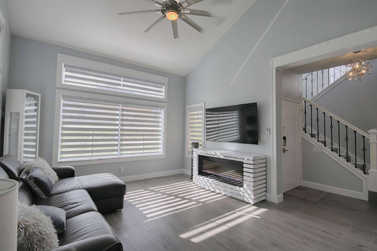 Apartment (2701 Emerald Island) | 8 bedrooms, WiFi