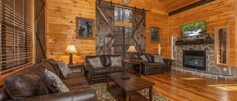 Cabin, Multiple Beds, Hot Tub | Living room | 40-inch TV with cable channels, fireplace