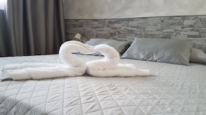 Chambre Confort avec lits jumeaux, salle de bains attenante, vue jardin (Camera 6)