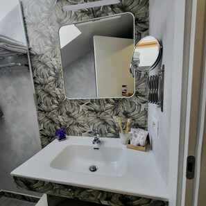 Quadruple Room, Ensuite (Camera 8) | Bathroom