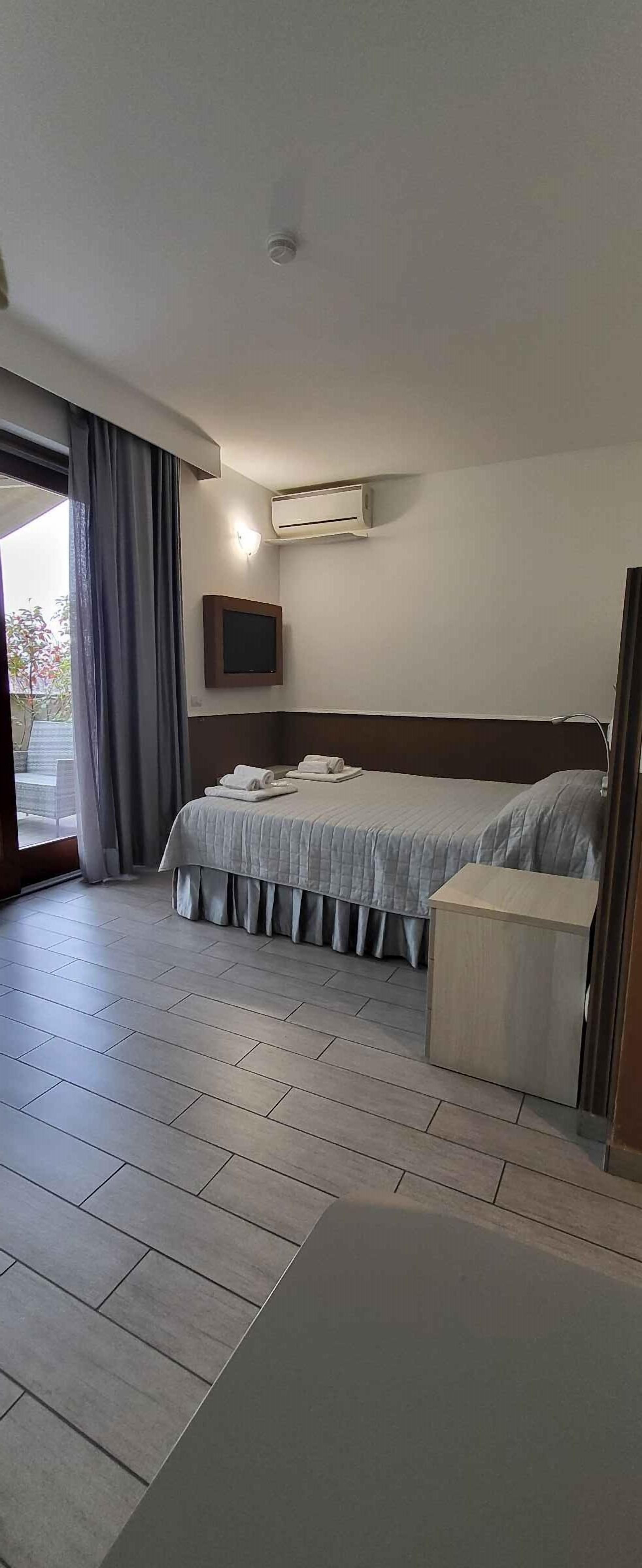 Dreibettzimmer, mit Bad, Gartenblick (Camera 3)