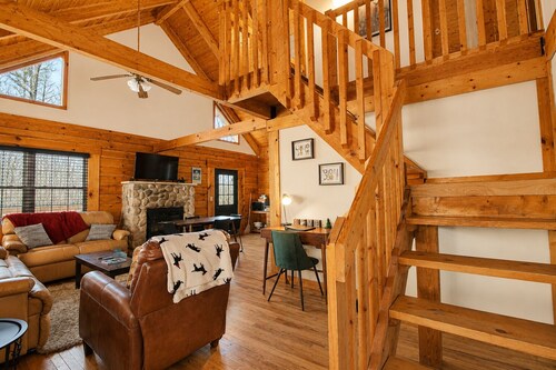 11 Beech - Cozy, Pet-Friendly Cabin!