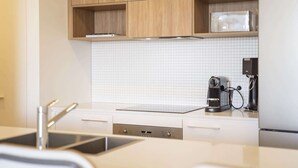 Unclassified image, 4 of 25, button - Modern 1-Bed Apartment With Parking, Pool and Gym (Phillip)