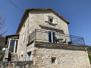 Exterior - Pierre Ensoleillée - Un beau gîte dans une propriété de 5000m² près du Lot (St Gery)