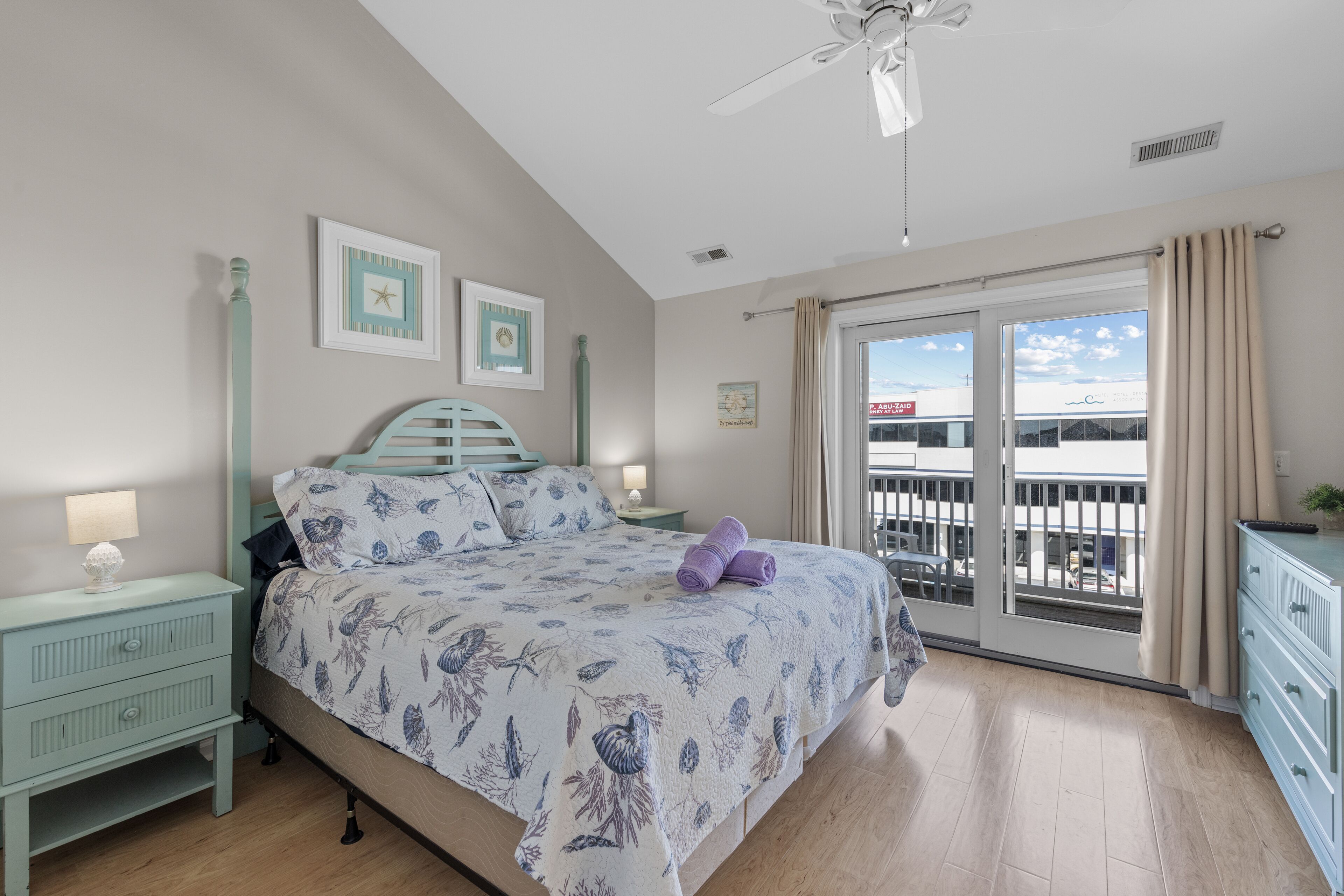 4 bedrooms, desk, iron/ironing board, travel crib