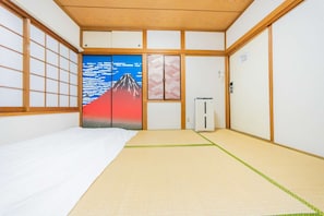 3 bedrooms, iron/ironing board, WiFi
