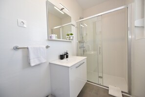 Shower, hair dryer, towels, toilet paper