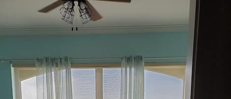 Télévision, table de tennis de table