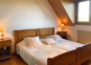 3 chambres, fer et planche à repasser, lit parapluie, Wi-Fi gratuit