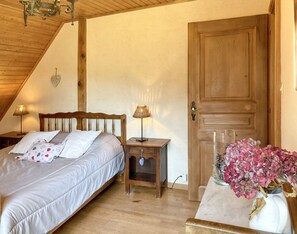 3 chambres, fer et planche à repasser, accès Internet