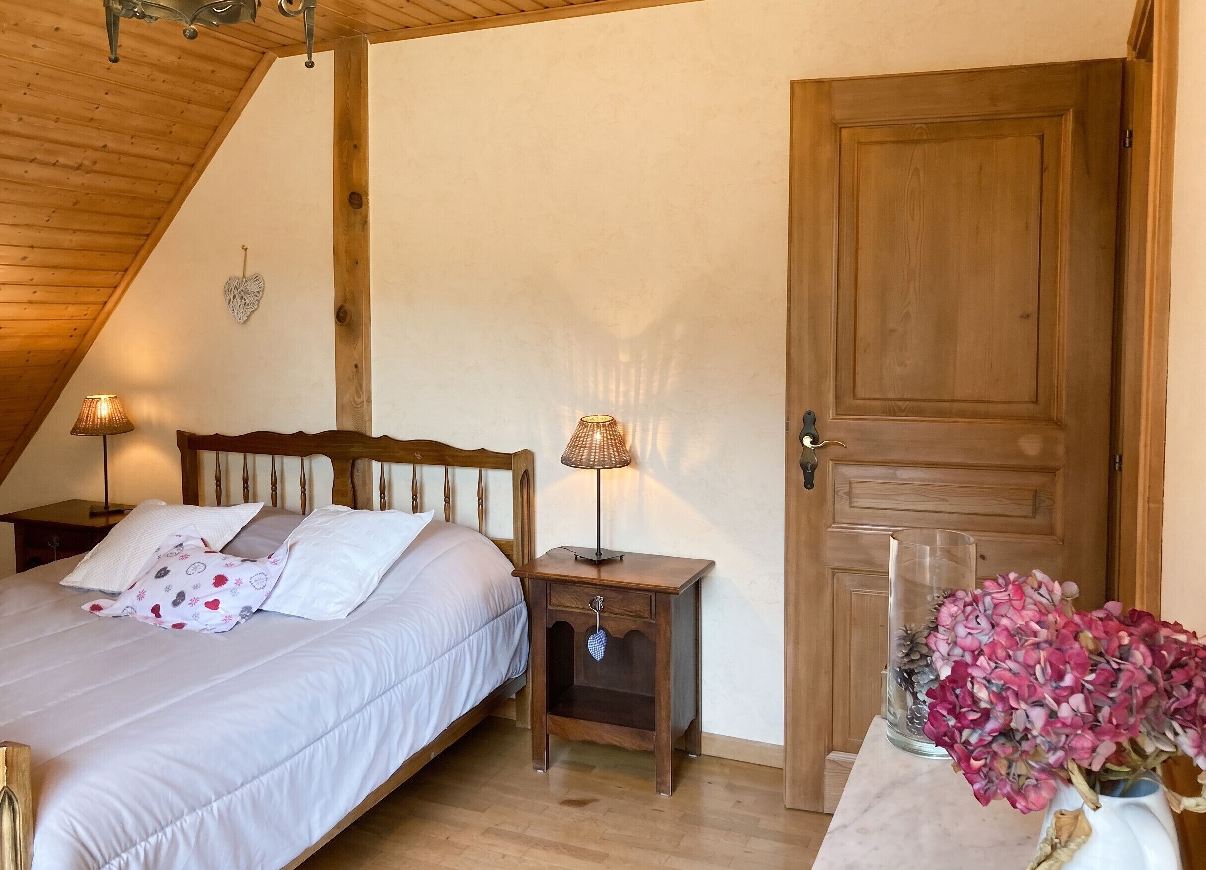 3 bedrooms, iron/ironing board, travel crib, WiFi (free)