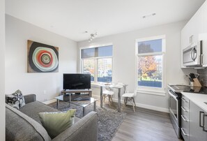 Studio Premium, 1 grand lit et 1 canapé-lit | Restauration dans la chambre