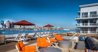 Global Luxury Suites East Boston