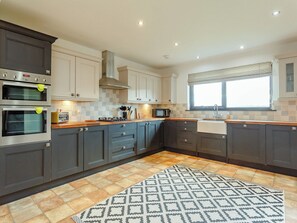 Dishwasher, cookware/dishes/utensils, freezer
