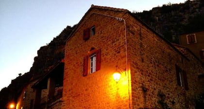 Bed and breakfast facing the Millau viaduct and the Tarn river magnificent view