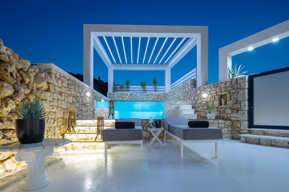 Dion Villa - Pool & Jacuzzi - Sleeps 4 - Zakynthos