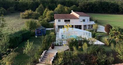 Aube-sur-la-VallĂ©e - Un beau gĂźte dans une propriĂ©tĂ© de 5000mÂČ prĂšs du Lot