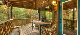 Fox Den Cabin with Invigorating Hot Tub!