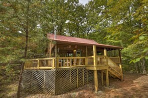 Exterior - Fox Den Cabin with Invigorating Hot Tub! (Mineral Bluff)