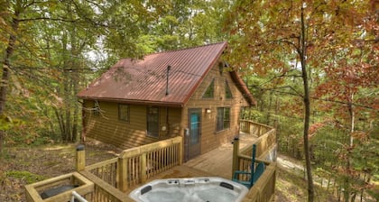Fox Den Cabin with Invigorating Hot Tub!