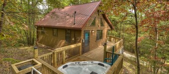 Fox Den Cabin with Invigorating Hot Tub!