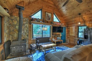 Flat-screen TV, fireplace - Fox Den Cabin with Invigorating Hot Tub! (Mineral Bluff)