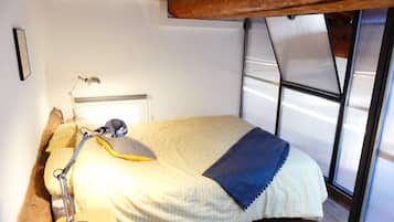 1 Schlafzimmer, Schreibtisch, Bügeleisen/Bügelbrett, Reisekinderbett