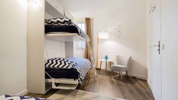 1 soveværelse, skrivebord, strygejern/strygebræt, weekendseng