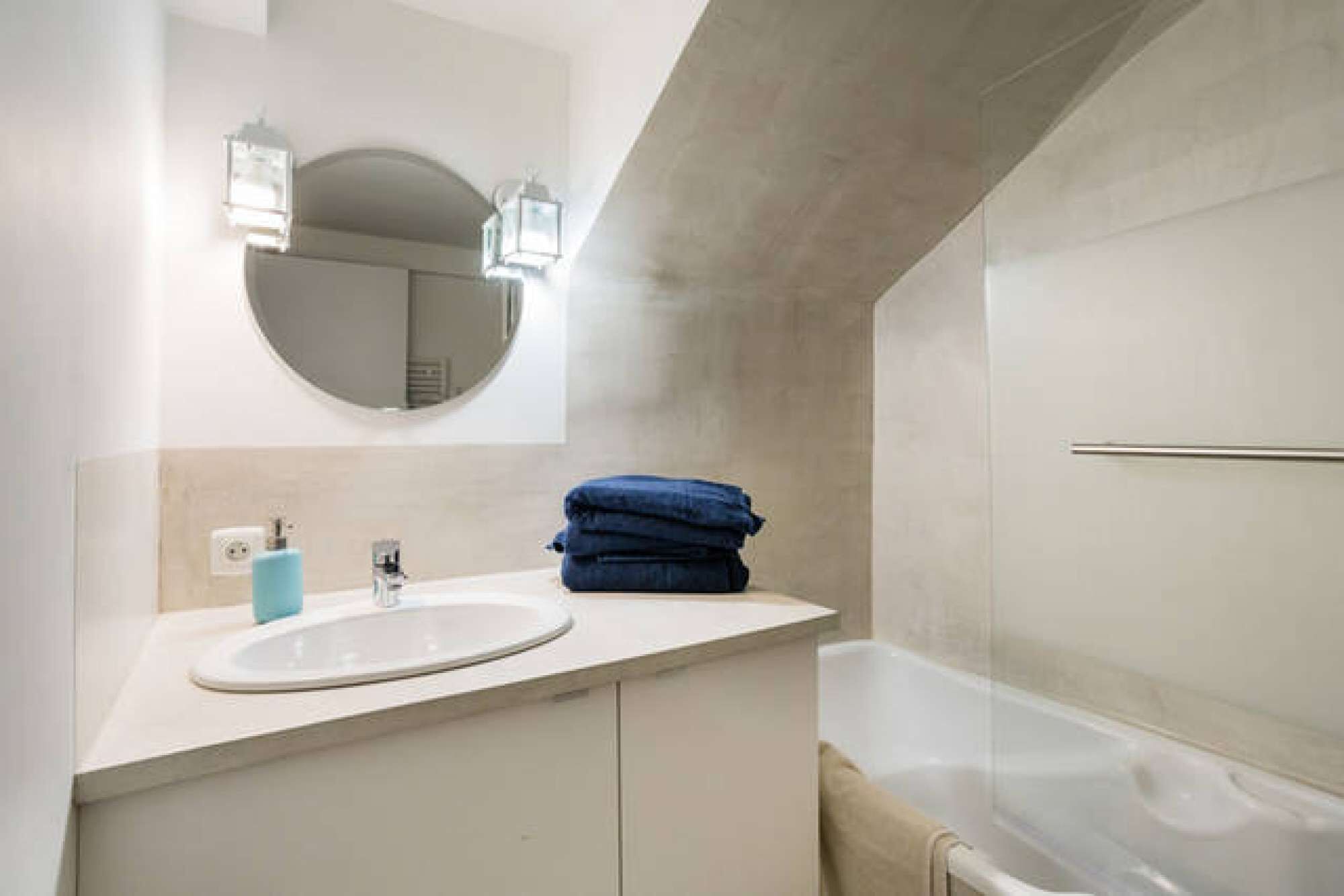 Bathtub, hair dryer, towels