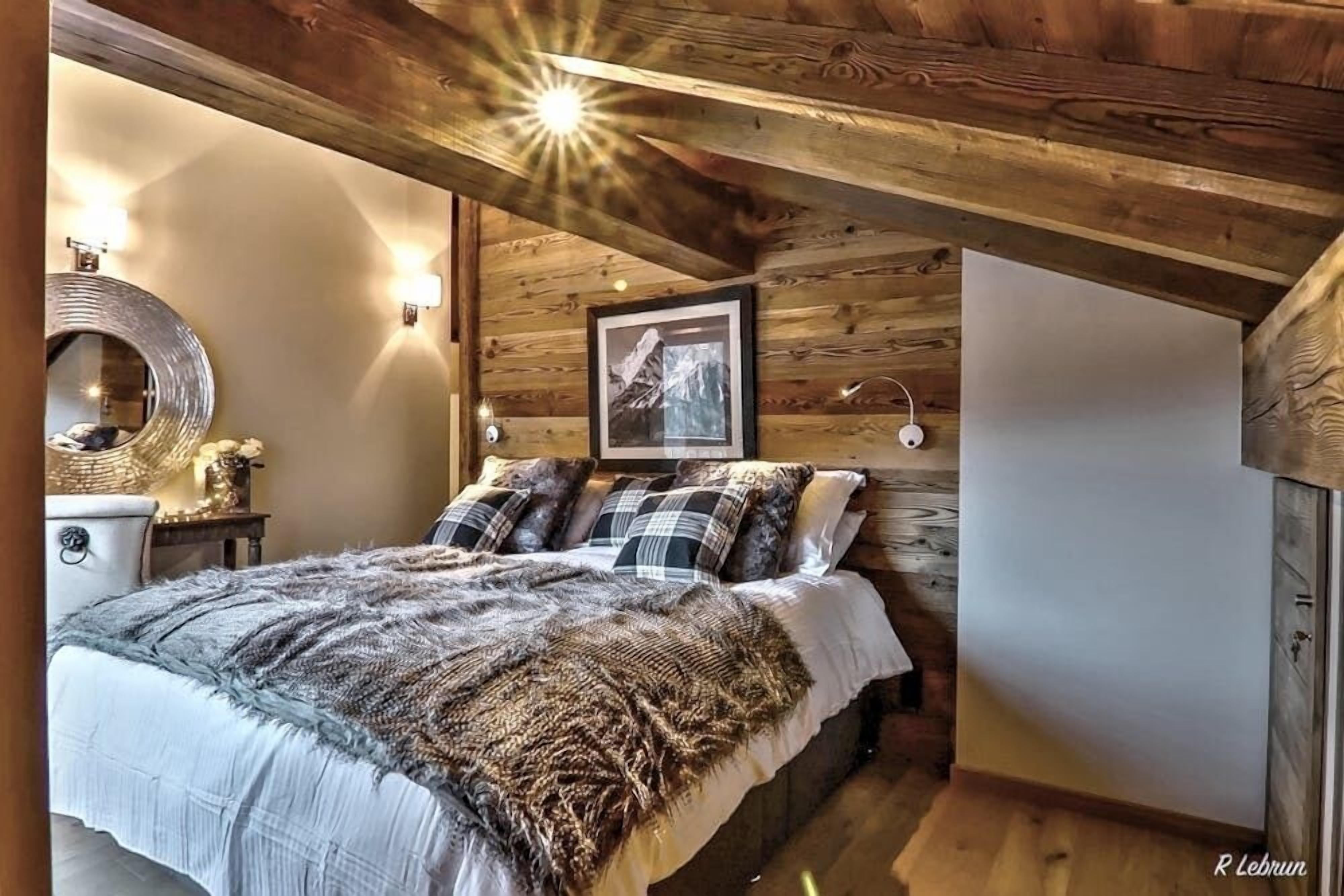 5 bedrooms, WiFi, bed sheets
