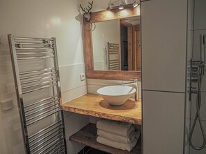 Towels - Chateau Doggestein is a charming 8 person chalet in the Bellecote chalet Park (Peisey Nancroix)