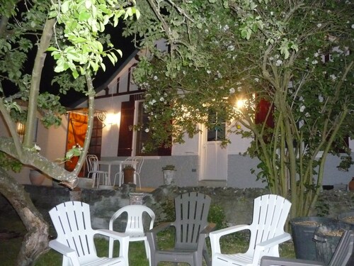 Les charmettes, villa avec jardin et terrasse plein sud