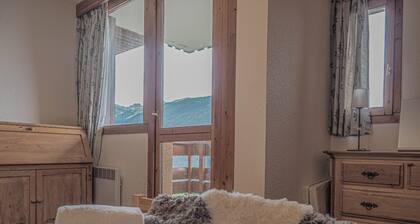 Les Michailles 510 is a light, centrally located apartment for 8 (+2) people