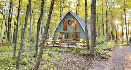 Beechwood Cottage -Sleeps 4! A-Frame in Sister Bay, WI: Coffee Bar & Fire Pit!