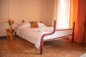 Ferros/tábuas de passar roupa, Wi-Fi de cortesia, roupa de cama