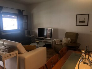 TV - Independent villa with heated pool (on request) 06 pax occupancy (Yaiza)