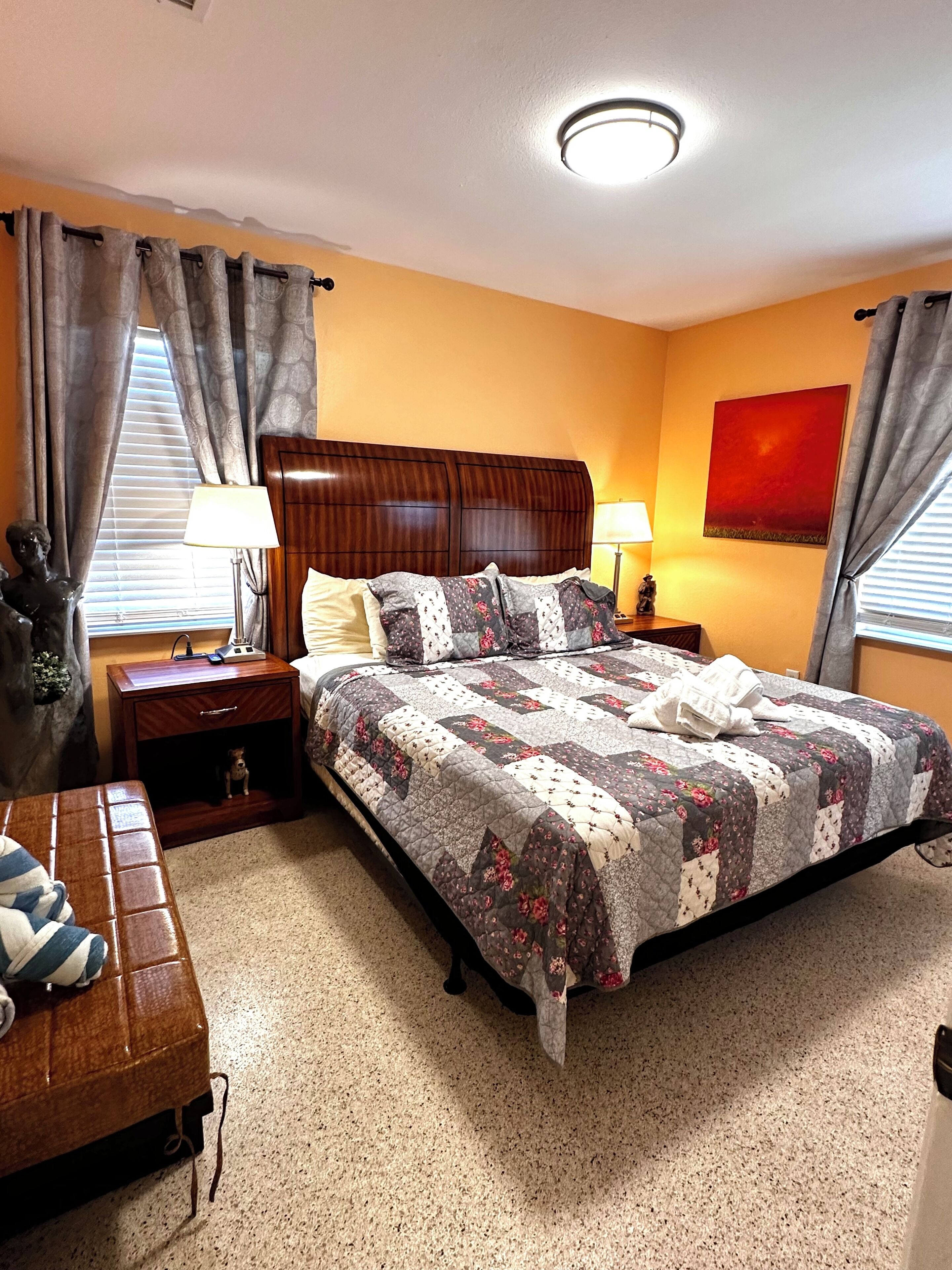 Cozy 3 Bedroom Home Walking Distance To Beach